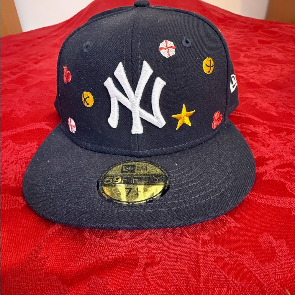 New Era Navy New York Yankees Emoji Accent Fitted Cap